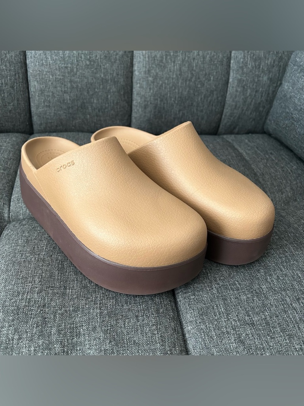 CROCS Dylan Platform Clogs W8 Taupe